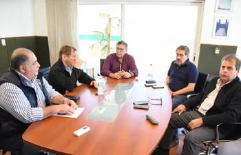Reunión de los directores ejecutivos de la Entidad Binacional Yacyretá, Nicanor Duarte Frutos por Paraguay y Fernando De Vido por Argentina.