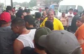 Incidentes frente a la oficina del TSJE de Chaco`i. (captura de video de gentileza).