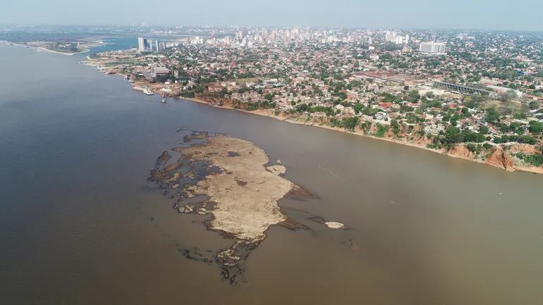 El río Paraguay, con leve aumento en el nivel de sus aguas.