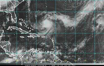 fotografia-cedida-por-la-agencia-nacional-de-oceanos-y-atmosfera-noaa-que-muestra-el-emplazamiento-del-huracan-de-categoria-1-jose-91300000000-1628491.JPG