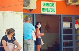 En el hospital regional de Villarrica están saturados. Los casos de covid-19 en esa zona del país se triplicaron.