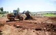 Los primeros trabajos de remoción de suelo para la futura playa municipal de Hernandarias.
