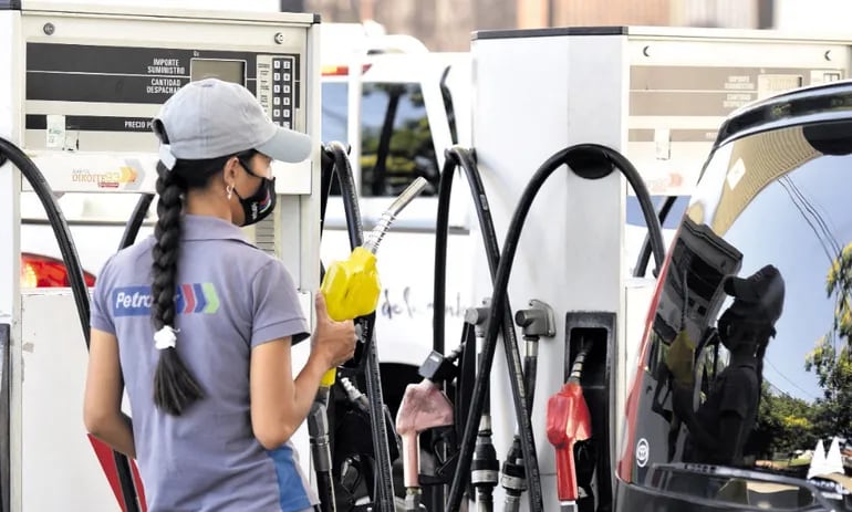 Desde hoy, los precios de los combustibles de Petropar registrarán un incremento en promedio de G. 400 el litro.