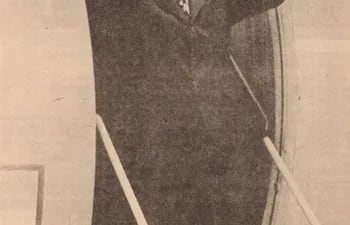 Juan Domingo Perón, despidiéndose la última vez que estuvo en Asunción.
