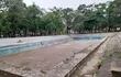 Estado actual de la piscina olímpica en el parque Caballero.