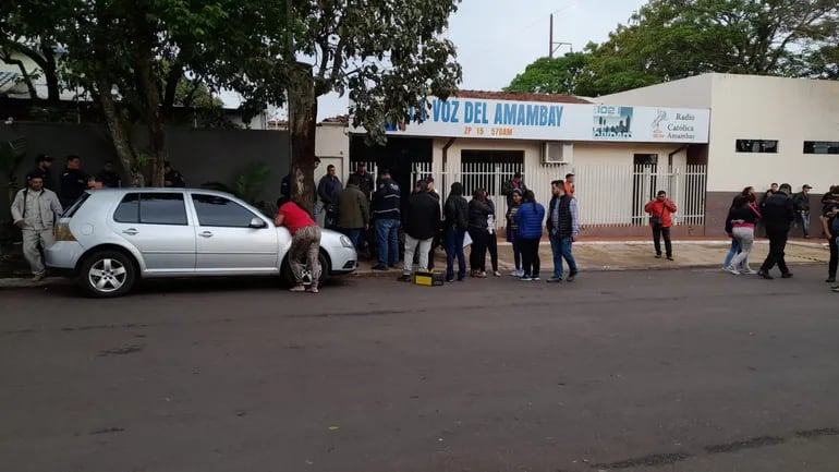 El periodista Humberto Coronel fue asesinado cuando estaba por abordar su vehículo frente a la Radio Amambay, de Pedro Juan Caballero.