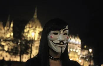mask-march-anonymous-84612000000-1395598.jpeg