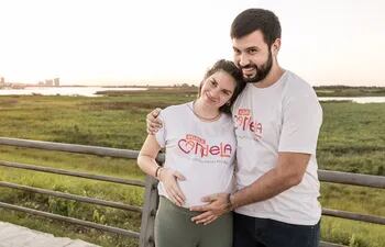 Édgar Armoa y Sirlene Acosta, padres de la bebé Candela.