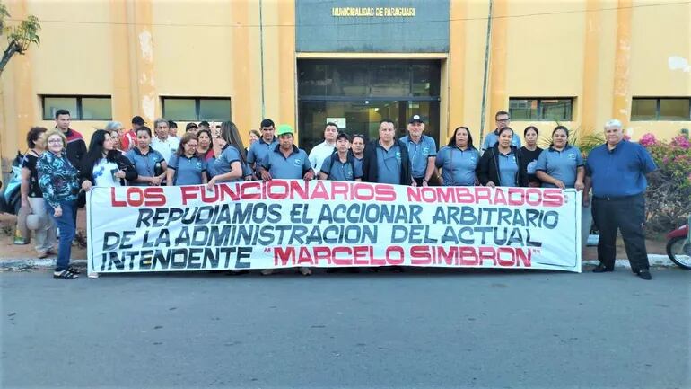 Funcionarios municipales sumariados alegan que es arbitraria la decisión asumida por el intendente Marcelo Simbrón (ANR).