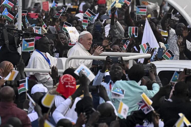 El papa Francisco se despidió hoy de Sudan del Sur, donde llegó este viernes procedente de la República Democrática del Congo (RDC), deseando esperanza y reconciliación para un país que tanto sufre tras una sangrienta guerra civil y una gran crisis humanitaria, pero también a todo el continente africano.