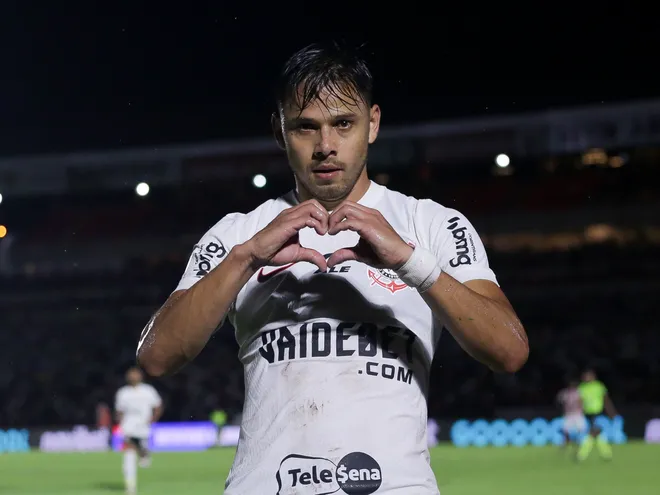 El paraguayo Ángel Romero, jugador del Corinthians, festeja un gol en el partido frente a Botafogo RP por el Estadual Paulista.