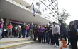 Los jubilados se manifestaron este martes frente al edificio de la Previsional, en las calles Herrera y Constitución.