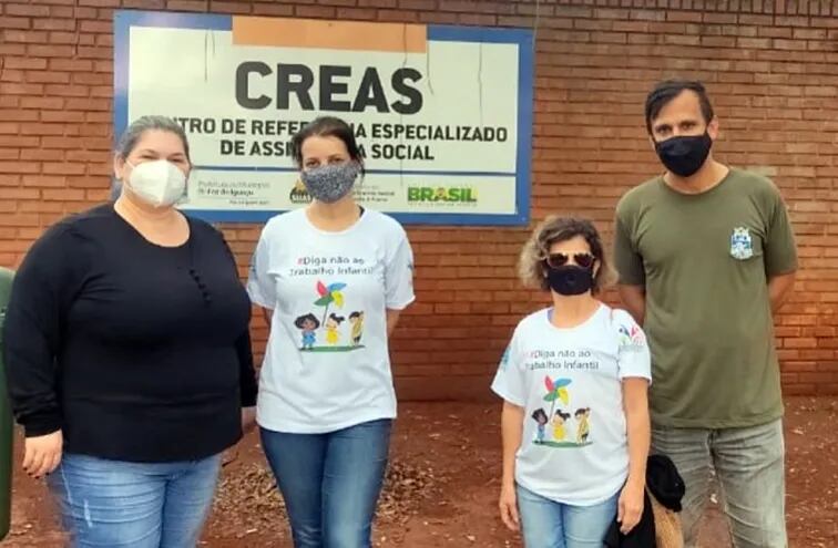 Los funcionarios de la Secretaria de Bienestar Social de Foz de Yguazú que realizan se encargan de realizar el trabajo con el Consulado Paraguayo.