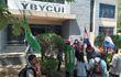 Pobladores y productores de comunidades rurales de Ybycuí se manifiestan reclaman mejoramiento de camino vecinal.