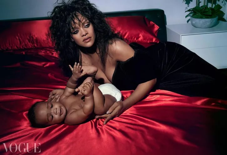 La orgullosa mamá Rihanna junto a su dulce bebé posando para British Vogue.
