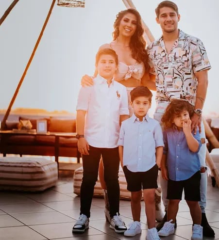 Tito Torres y Vita Aranda con sus hijos Elías, Emmanuel y Piero.