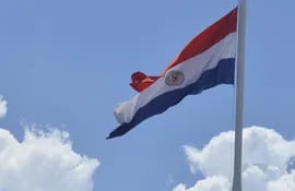 bandera-paraguaya-aeropuerto-silvio-pettirossi-61107000000-1546388.jpg