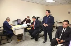 Hugo Javier González se presentó hoy junto con otros cuatro coimputados para la audiencia de imposición de medidas.