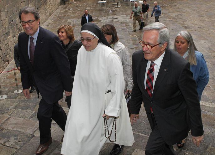 Dos monjas independentistas sacuden la campaña electoral en Cataluña