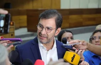El senador cartista Silvio Beto Ovelar mencionó que la pérdida de investidura de Mario Abdo Benítez no le parece el procedimiento apropiado.