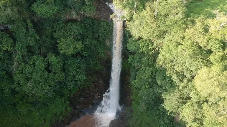 Salto Samakua, ubicado a 45 kilómetros del área urbana de Capitán Bado, departamento de Amambay.