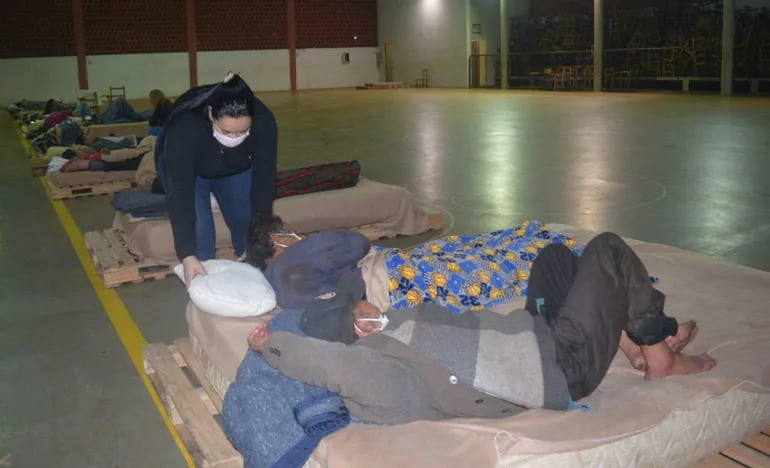El albergue provisorio entrará a funcionar desde esta noche en la pista de patinaje de la Escuela Municipal de Oficios.