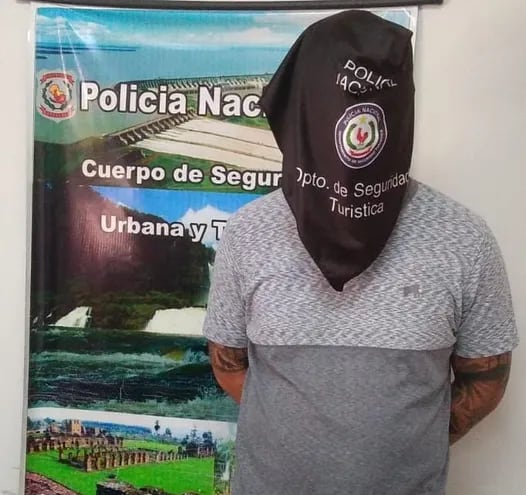 El agente policial quedó detenido por sus colegas paraguayos en el microcentro esteño.