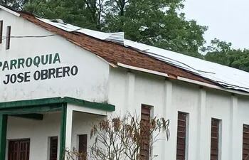 La iglesia San José Obrero, del distrito de Edelira, también fue afectada por el temporal de la noche del miércoles.