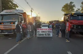 Bloqueos contra la suba del combustible en la Ruta 2, zona Aratirí.