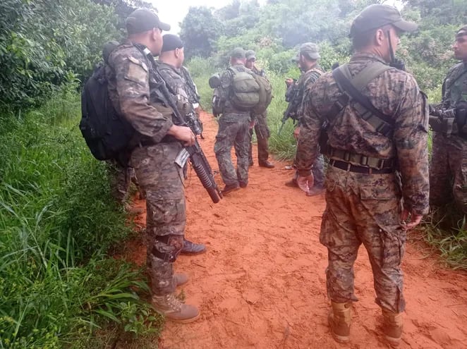 Equipo táctico incursiona en zona de la Colonia Guavira de Amambay, donde fueron abatidos dos delincuentes de alta peligrosidad en operativo San Patricio de la Policía Nacional.