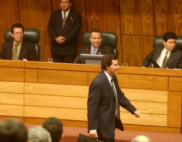Óscar González Daher (sentado, centro) fue presidente de Diputados en el periodo 2002-2003.