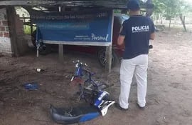 La policía allanó una vivienda en la compañía Valle Apu´a, distrito de Pilar y encontraron varias evidencias de la moto robada.