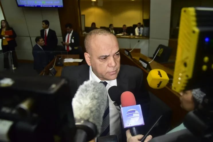 El diputado Basilio Núñez pide a Rodríguez a que renuncia antes que ser destituido.