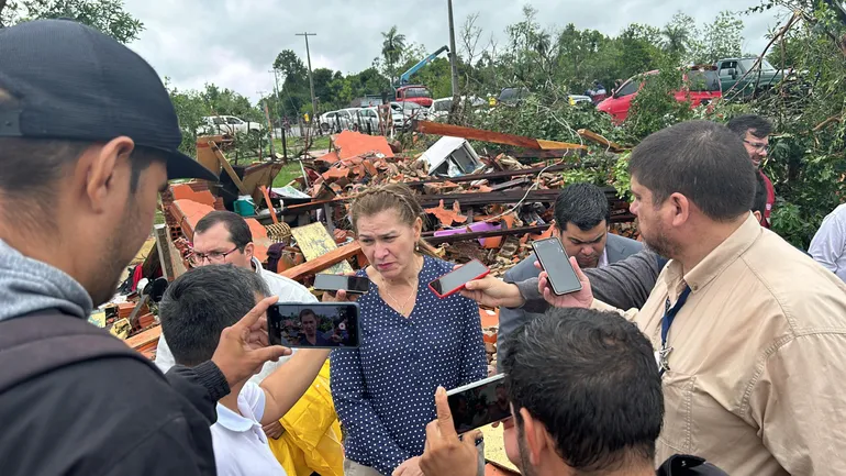 La ministra estuvo en el Hospital de San Juan Nepomuceno, para verificar la magnitud de afectación de la tormenta.