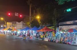 Los comerciantes ya se apostaron a la vera de la avenida Eusebio Ayala, en los alrededores del Mercado 4.