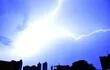 Ocho departamentos del país siguen con alerta de tormentas eléctricas para esta tarde.
