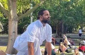 Swami Paramtej es uno de los grandes referentes del Yoga a nivel mundial, director de la Sri Sri School of Yoga.