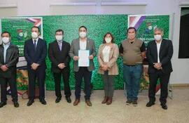 Eduardo Nakayama candidato a Intendente de Asunción del PLRA inscribió su candidatura en el TSJE.