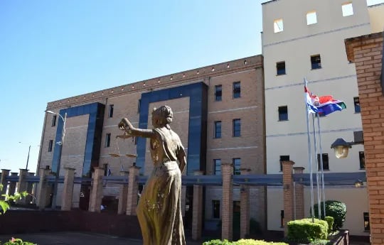 El Tribunal de la Circunscripción Judicial de Paraguarí, condenó a un hombre a 22 años de cárcel por el abuso sexual de su hijastra.