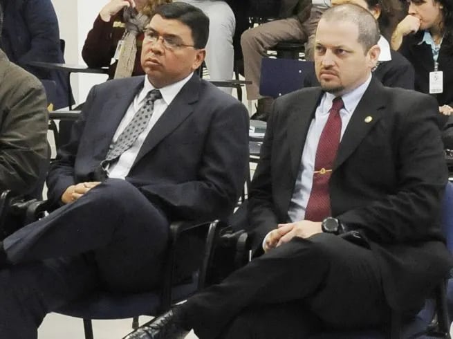 Francisco De Vargas y Luis Alberto Rojas, exministros de la Senad. Enfrentarán juicio oral por lesión de confianza por la compra irregular de equipos de espionaje.