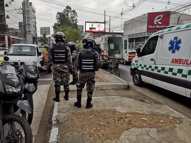Asalto en pleno tránsito sobre la avenida San Martín que terminó con la muerte de un policía.