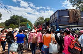 Campesinos de la FNC, antes de emprender viaje rumbo a Asunción.