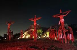 Jóvenes del grupo Misión y  Vida presentaron emotivo Vía Crucis Viviente en Tobatí.