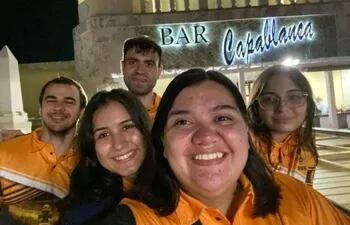 Modo selfie con los ajedrecistas  paraguayos en La Habana, Cuba,  Gabriela Vargas, Paula Oviedo, Renata Mayeregger, Rubén Zacarías y Matías Latorre.