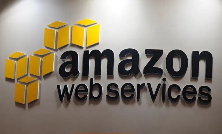 Logo de Amazon Web Services (AWS).
