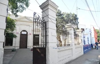 Escuela Básica N° 10 Juan Ramón Dahlquist, ubicada sobre la calle Manuel Gondra, de Asunción.