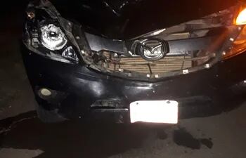 Asi quedó la camioneta Mazda, propiedad de Gerardo Enrique Canela González luego de chocar contra un animal vacuno en la zona de Mburica.