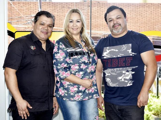 Los hermanos Antonio, Rosa María y Aníbal Alfonso  encabezan la agrupación “Los Alfonso”, con tres décadas de trayectoria.
