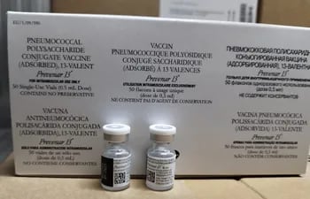 Paraguay recibe 200 mil dosis de vacunas contra el neumococo.