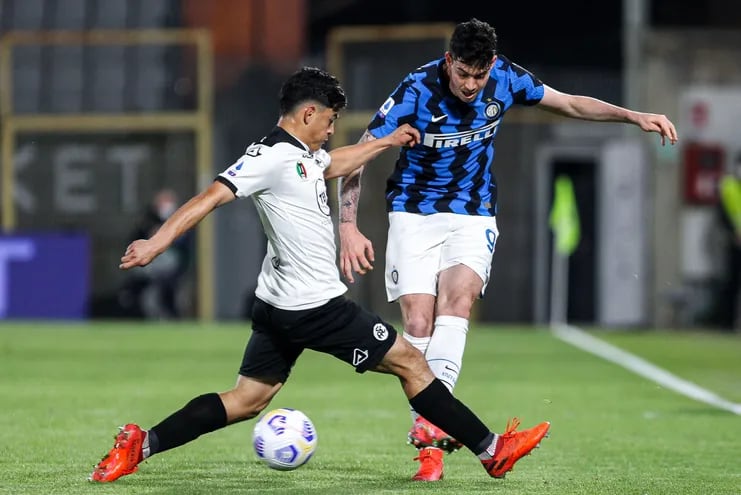 Inter empató, pero aumentó su ventaja ante el Milan
